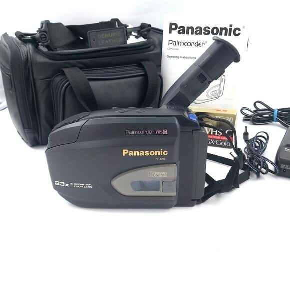 Panasonic Palmcorder Model PV-A228D 23x Zoom-Leather Bag-Battery-Tapes - Picture 2 of 14